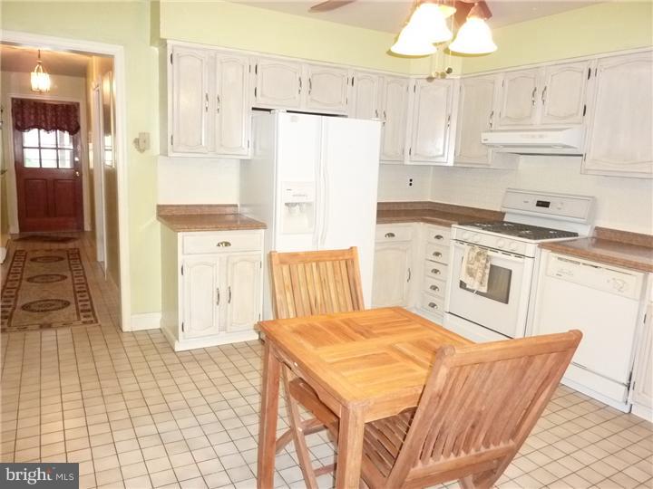 76 Meadowbrook Road Wayne, PA 19087 - Photo 8 of 25 Kitchen