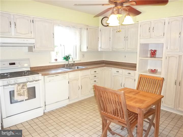 76 Meadowbrook Road Wayne, PA 19087 - Photo 9 of 25 Kitchen