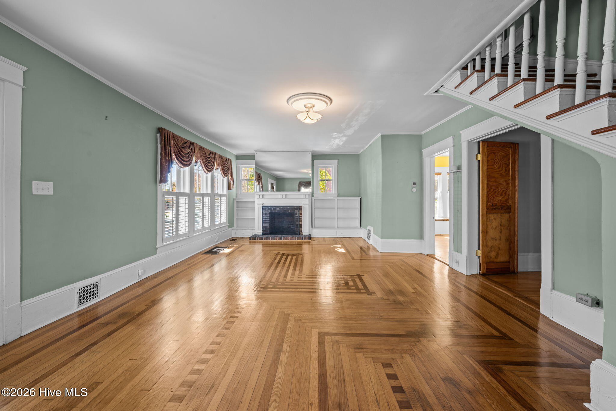 411 George Street New Bern, NC 28560 - Photo 6 of 76 Inlays Throughout Living Area