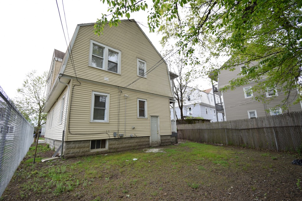 20 Bloomfield Street Springfield, MA 01108 - Photo 5 of 32
