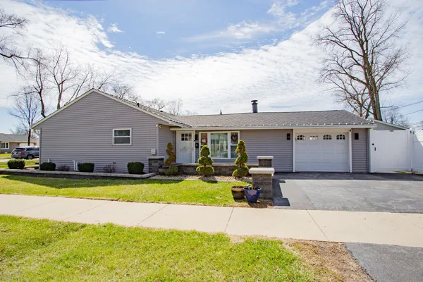 $449,000 | 406 Rose Street, Bensenville, IL 60106