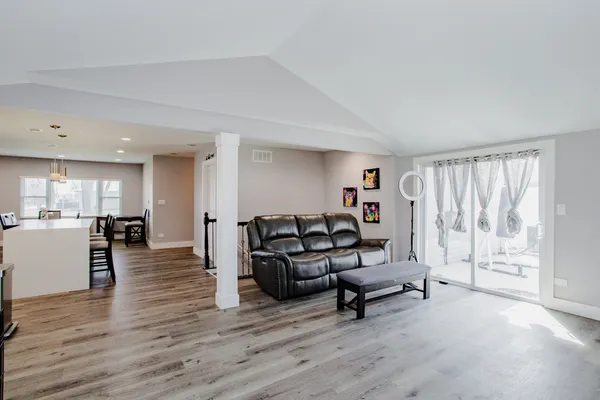 $449,000 | 406 Rose Street, Bensenville, IL 60106