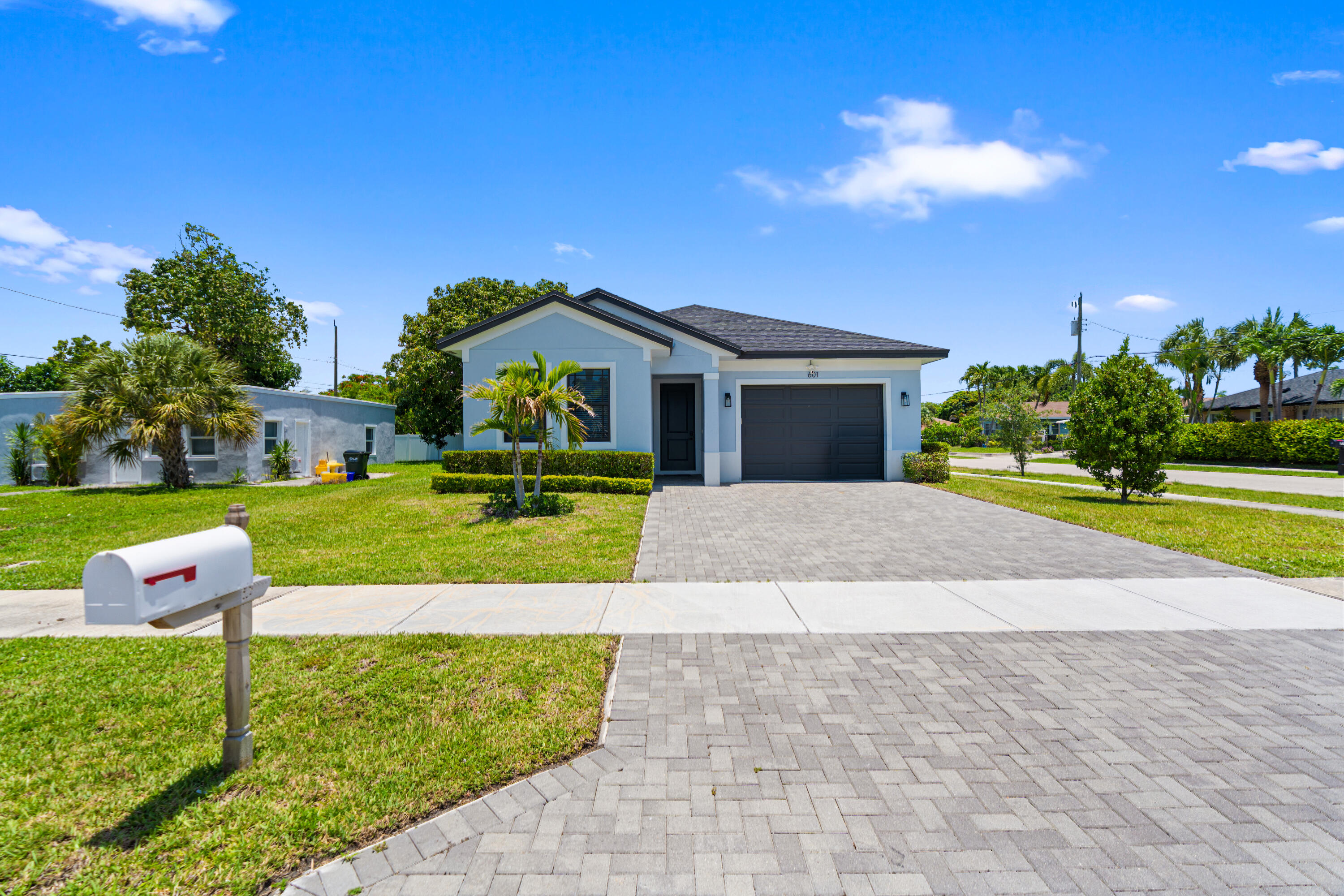 601 Southwest 3rd Street Delray Beach, FL 33444 - Photo 62 of 75 a front view of a house with garden