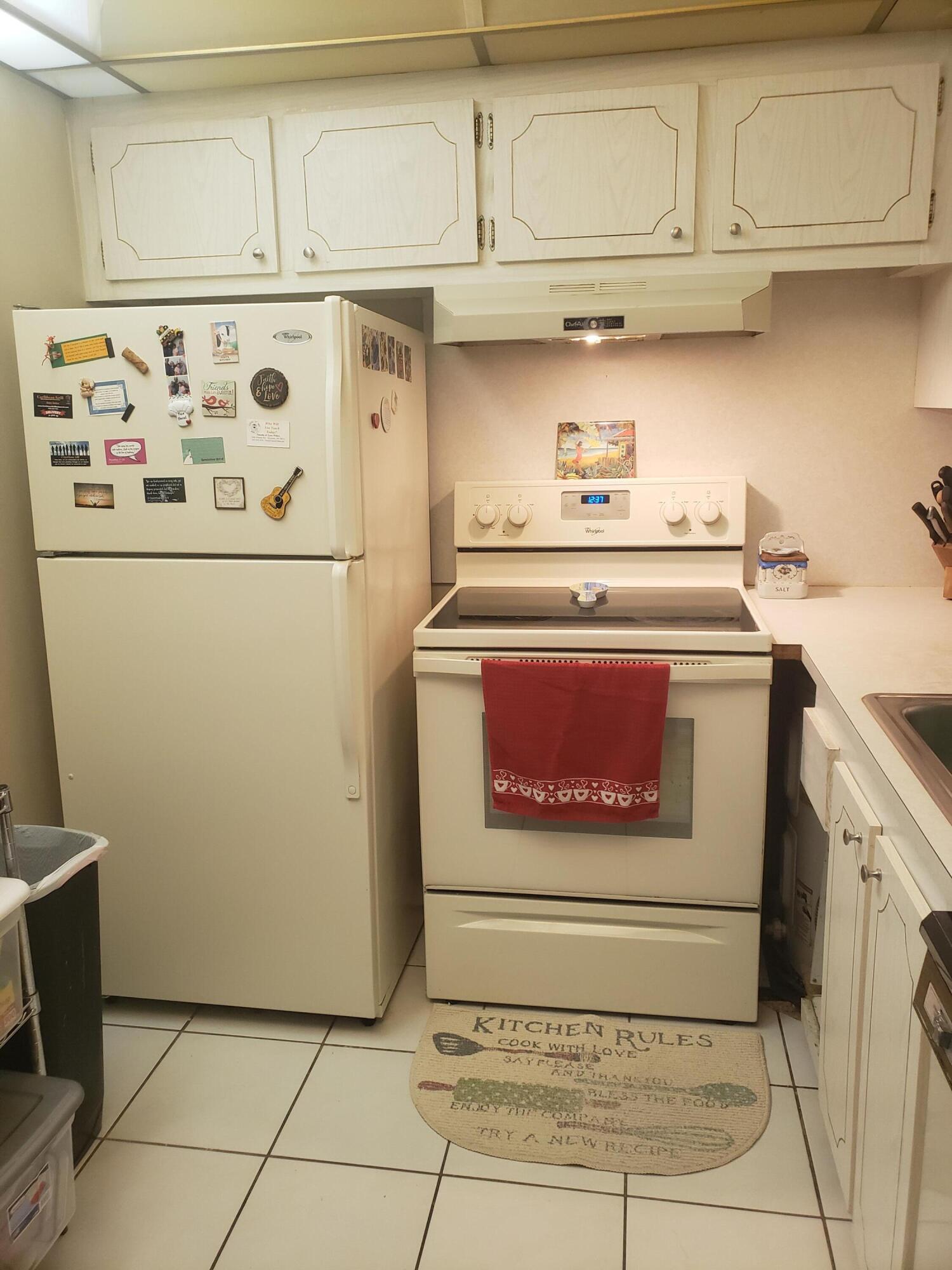 185 Fanshaw East Boca Raton, FL 33434 - Photo 3 of 16 Kitchen 3