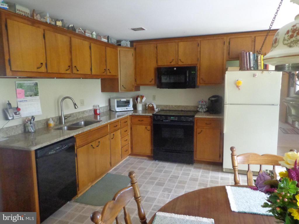 506 Georgetown Road Ronks, PA 17572 - Photo 5 of 18