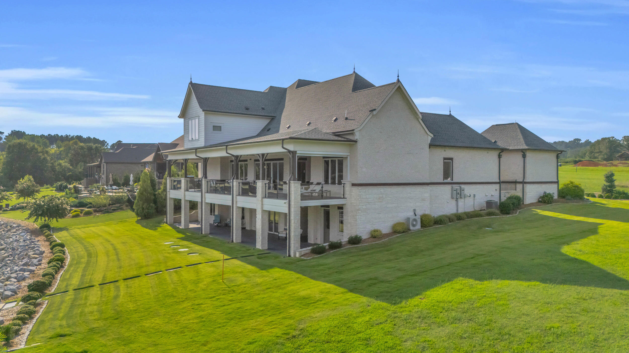 290 Edgewater Way Jasper, TN 37347 - Photo 105 of 128 Right Side Elevation