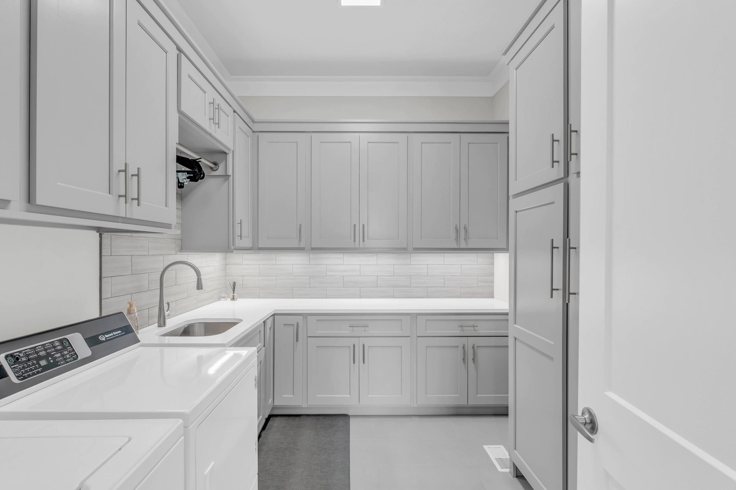 290 Edgewater Way Jasper, TN 37347 - Photo 69 of 128 Laundry