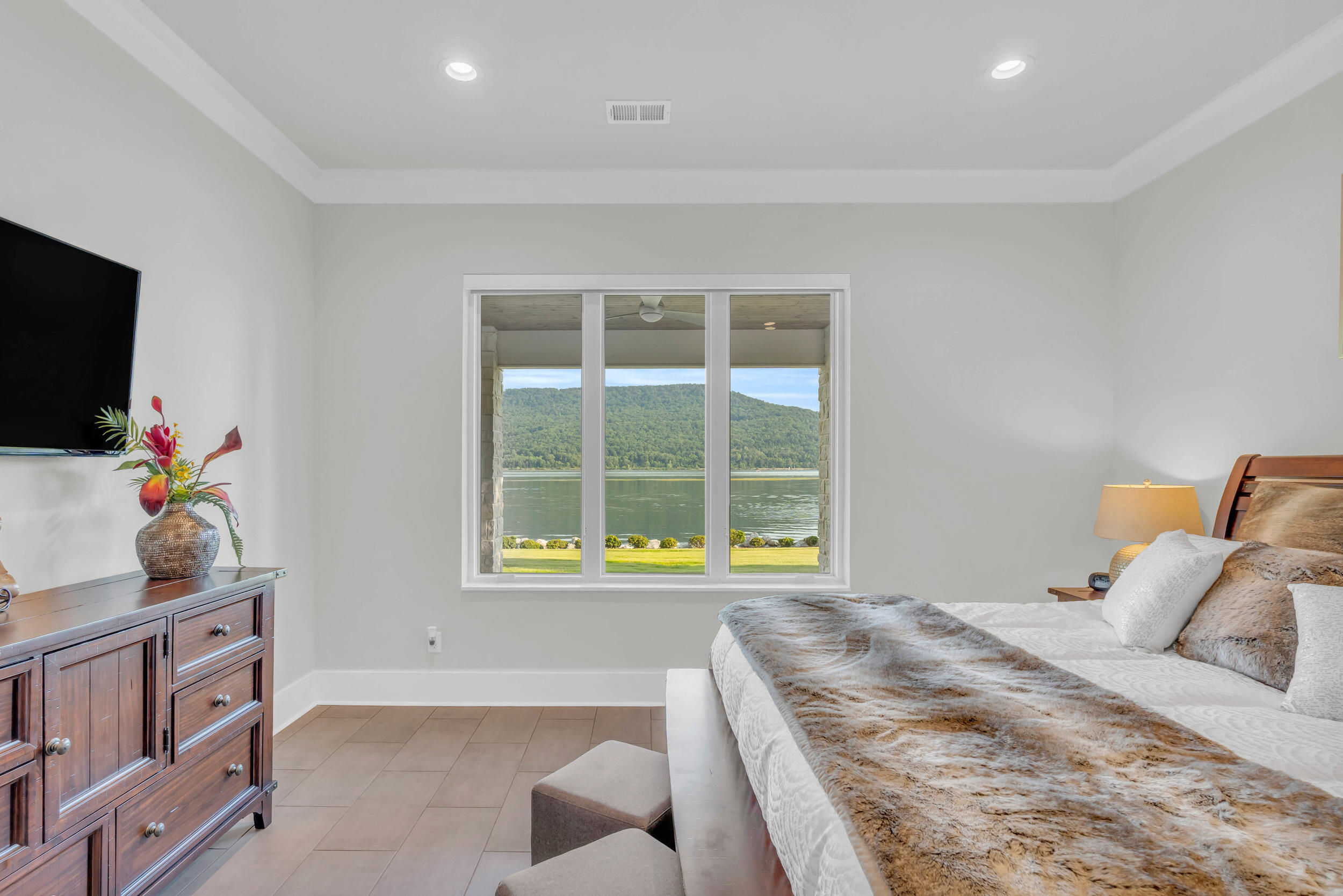 290 Edgewater Way Jasper, TN 37347 - Photo 80 of 128 Lower Level Guest Room