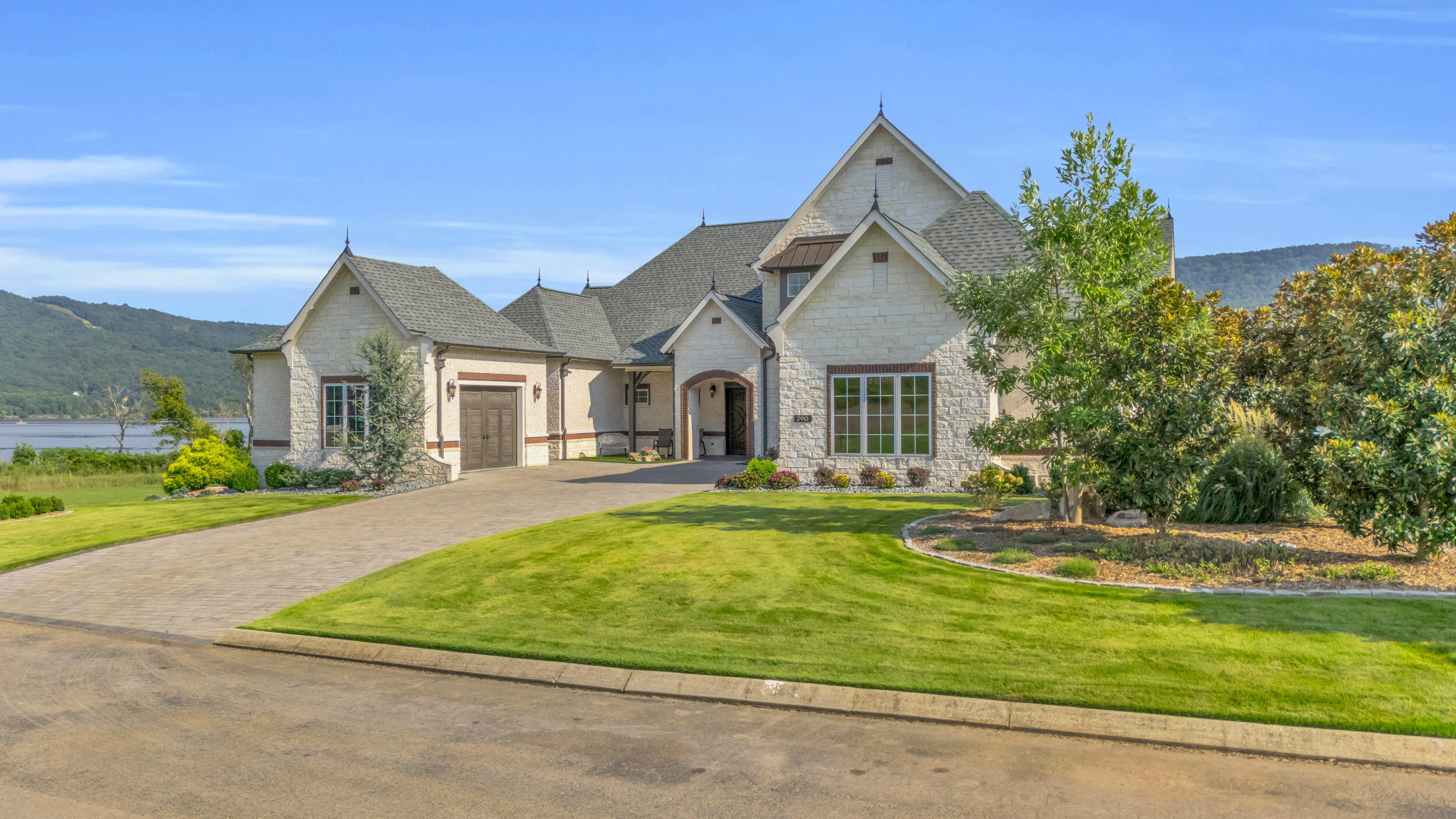 290 Edgewater Way Jasper, TN 37347 - Photo 8 of 128 Right Front Elevation