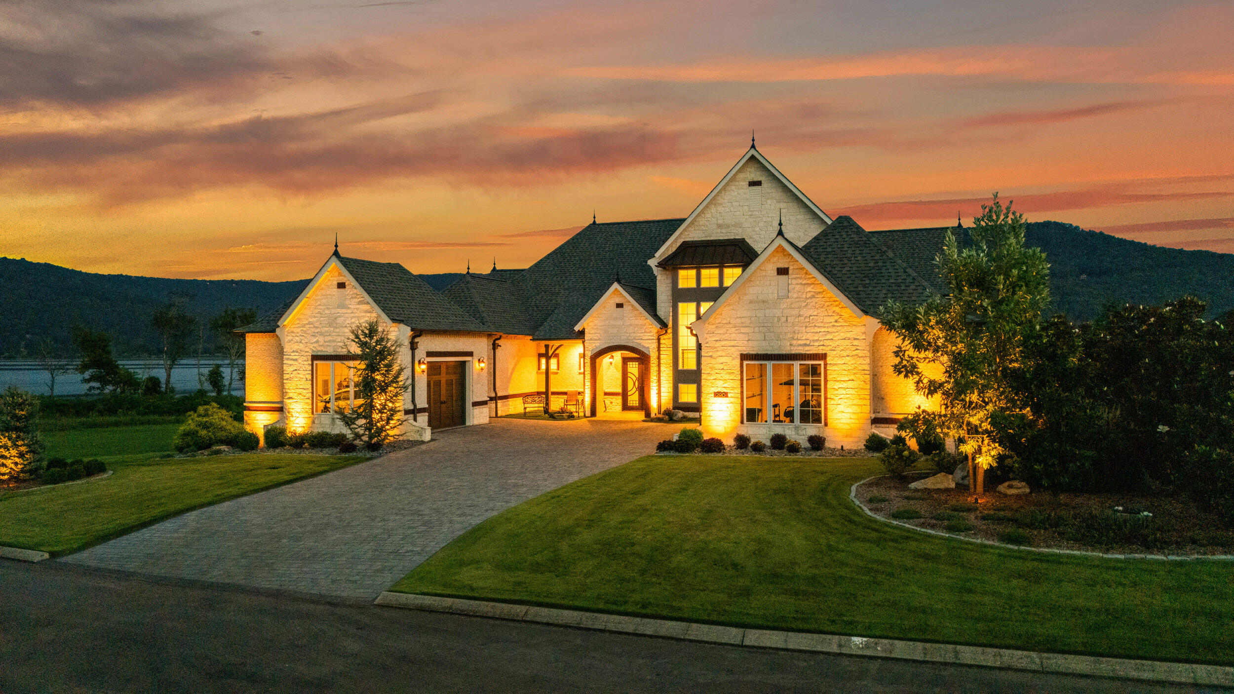 290 Edgewater Way Jasper, TN 37347 - Photo 9 of 128 Right Front Elevation