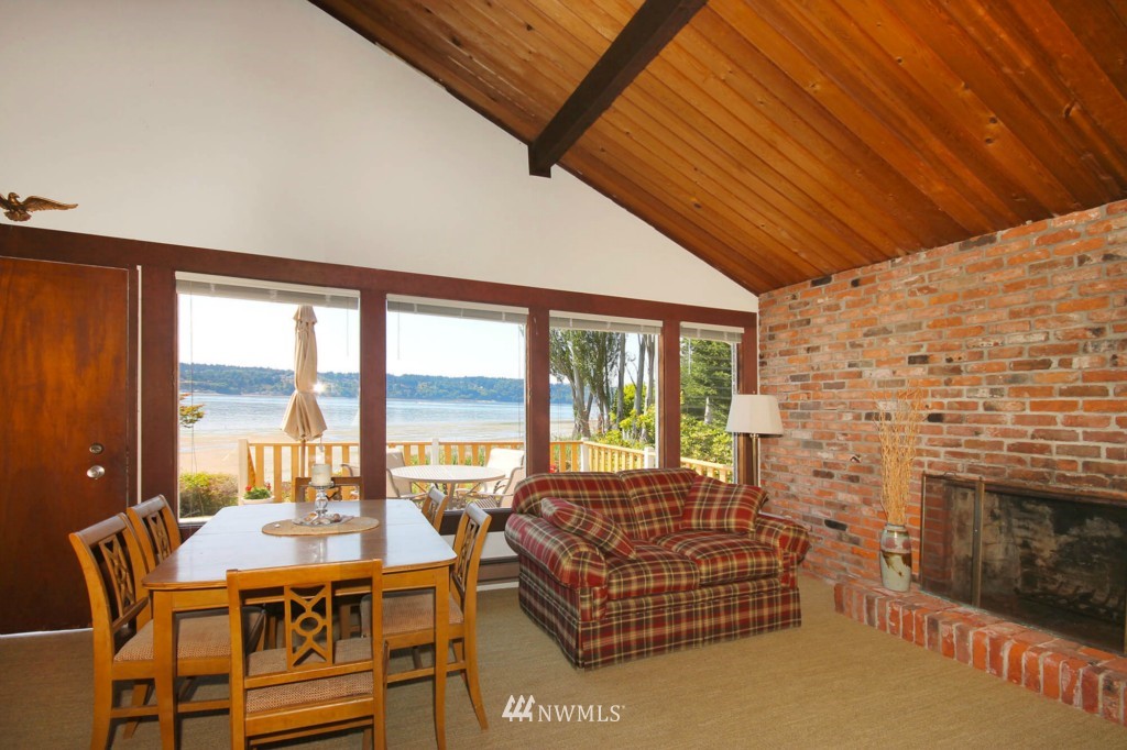 14109 Southwest Caster Road Vashon, WA 98070 - Photo 9 of 25 Gallery Image 9