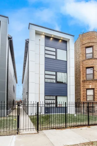 $849,000 | 6220 South King Drive, Chicago, IL 60637