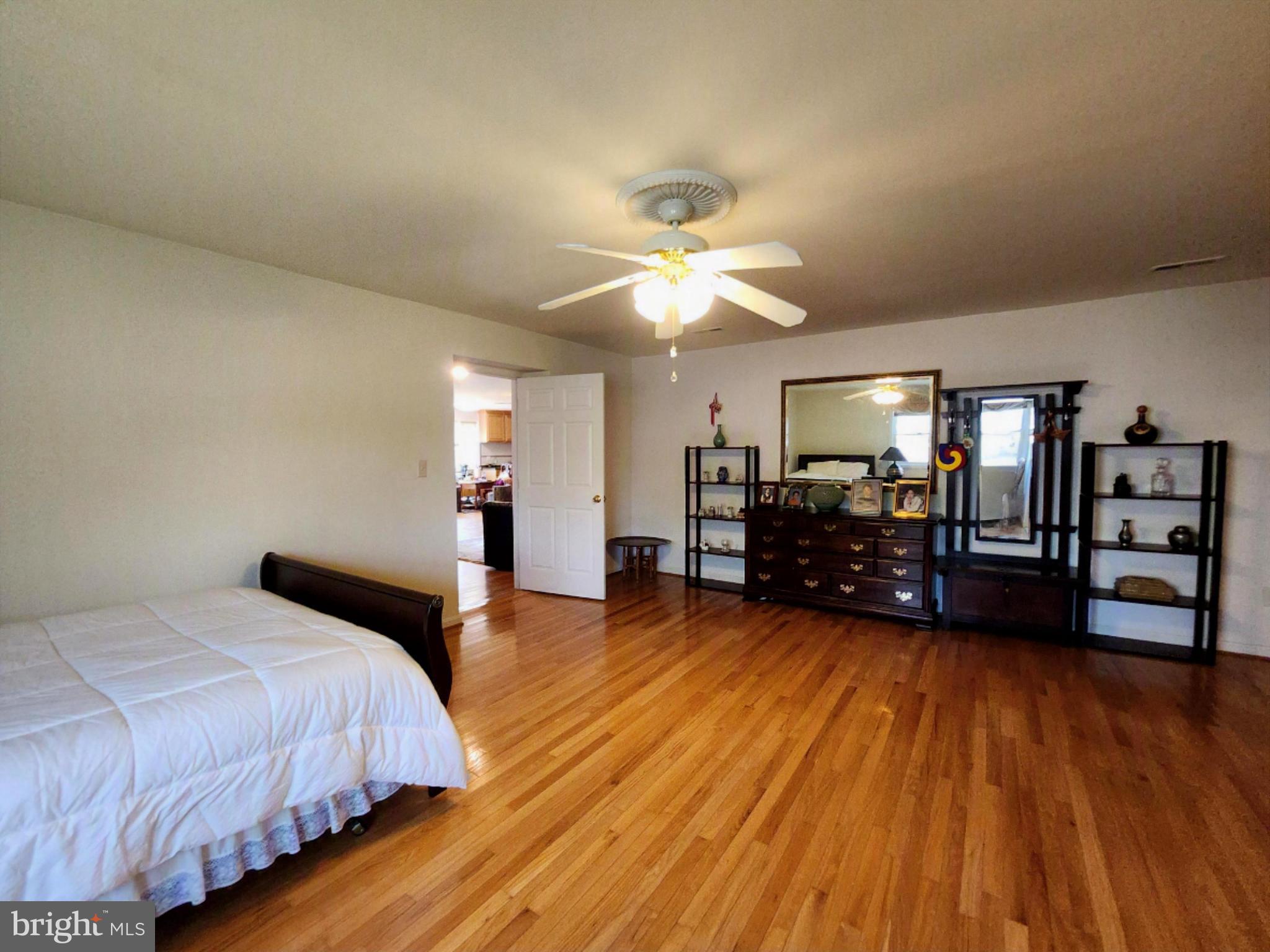 5213 Montgomery Street Springfield, VA 22151 - Photo 8 of 11 Room 2