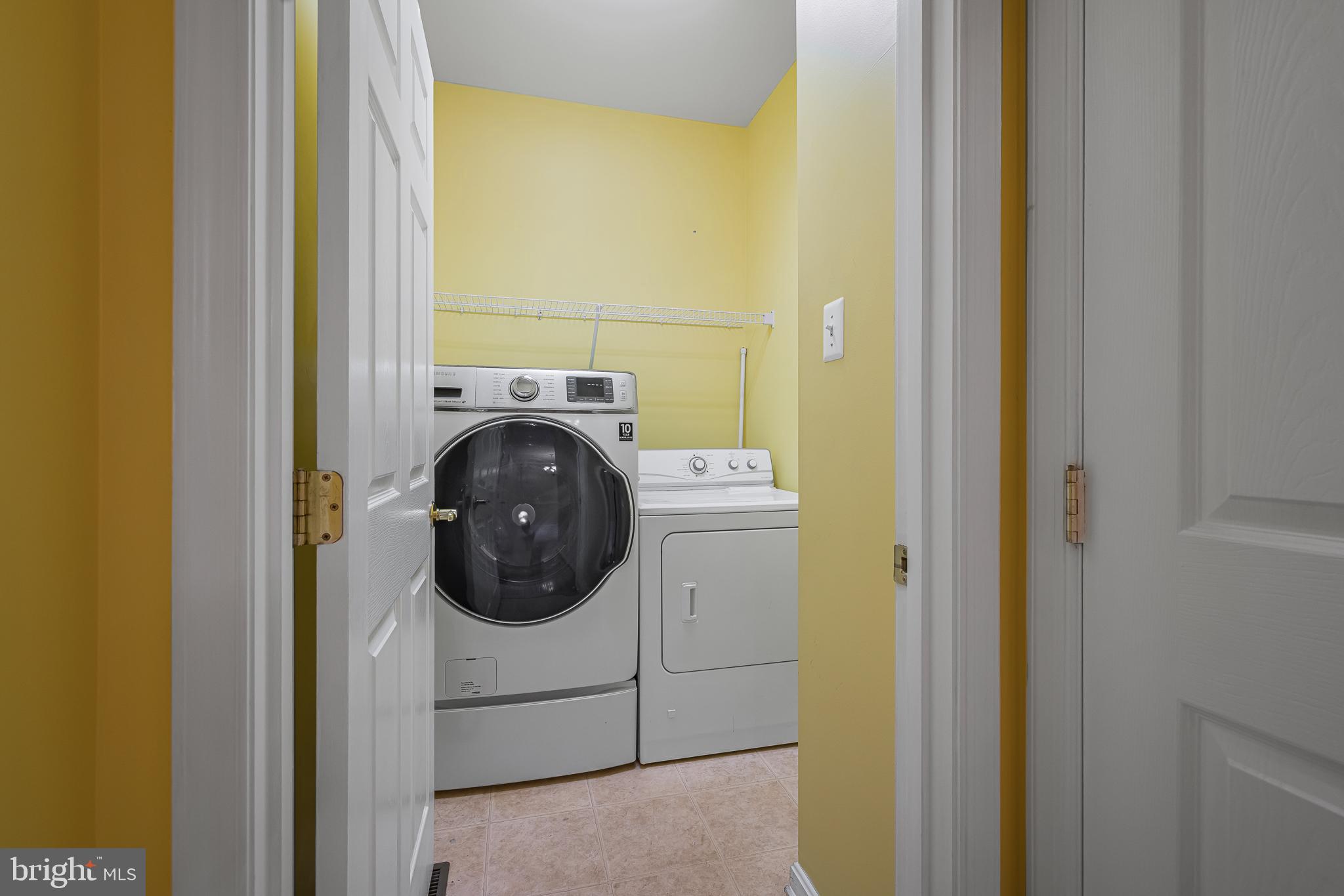 433 Pierce Run Newark, DE 19702 - Photo 18 of 43 a utility room with dryer and washer