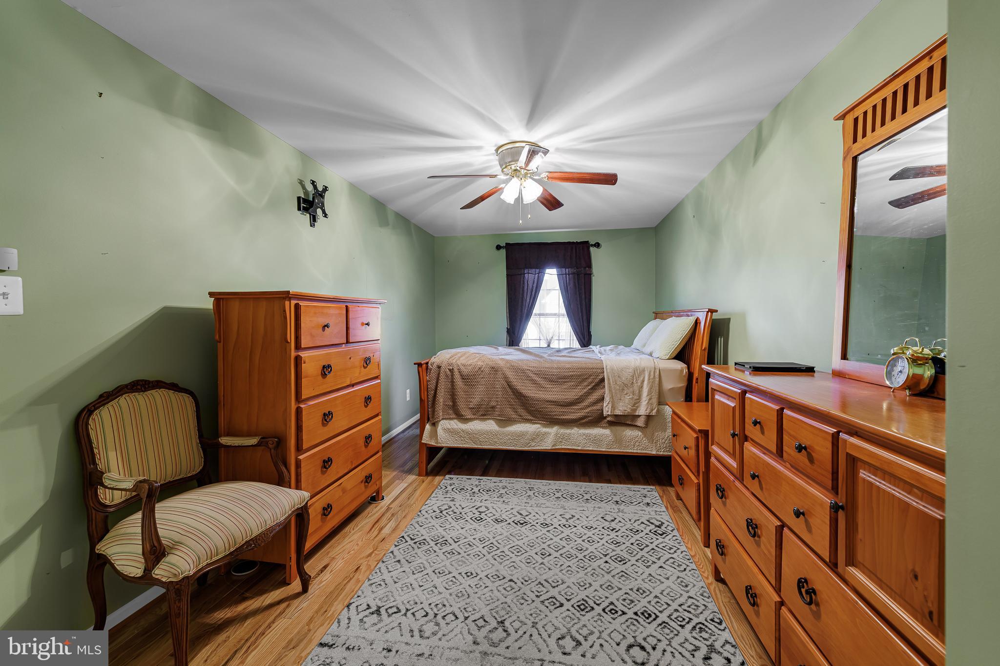 433 Pierce Run Newark, DE 19702 - Photo 23 of 43 a bedroom with furniture and a chandelier