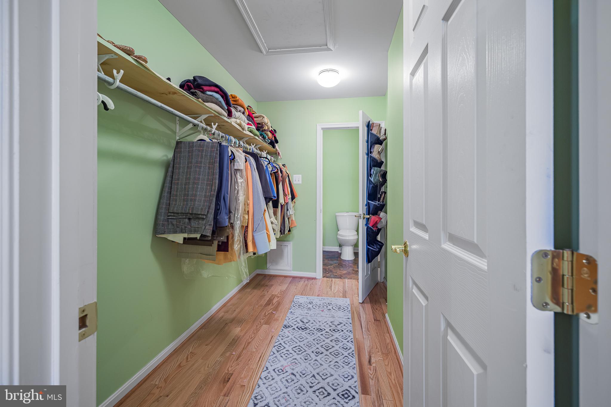 433 Pierce Run Newark, DE 19702 - Photo 25 of 43 a view of a hallway with a lots of trees
