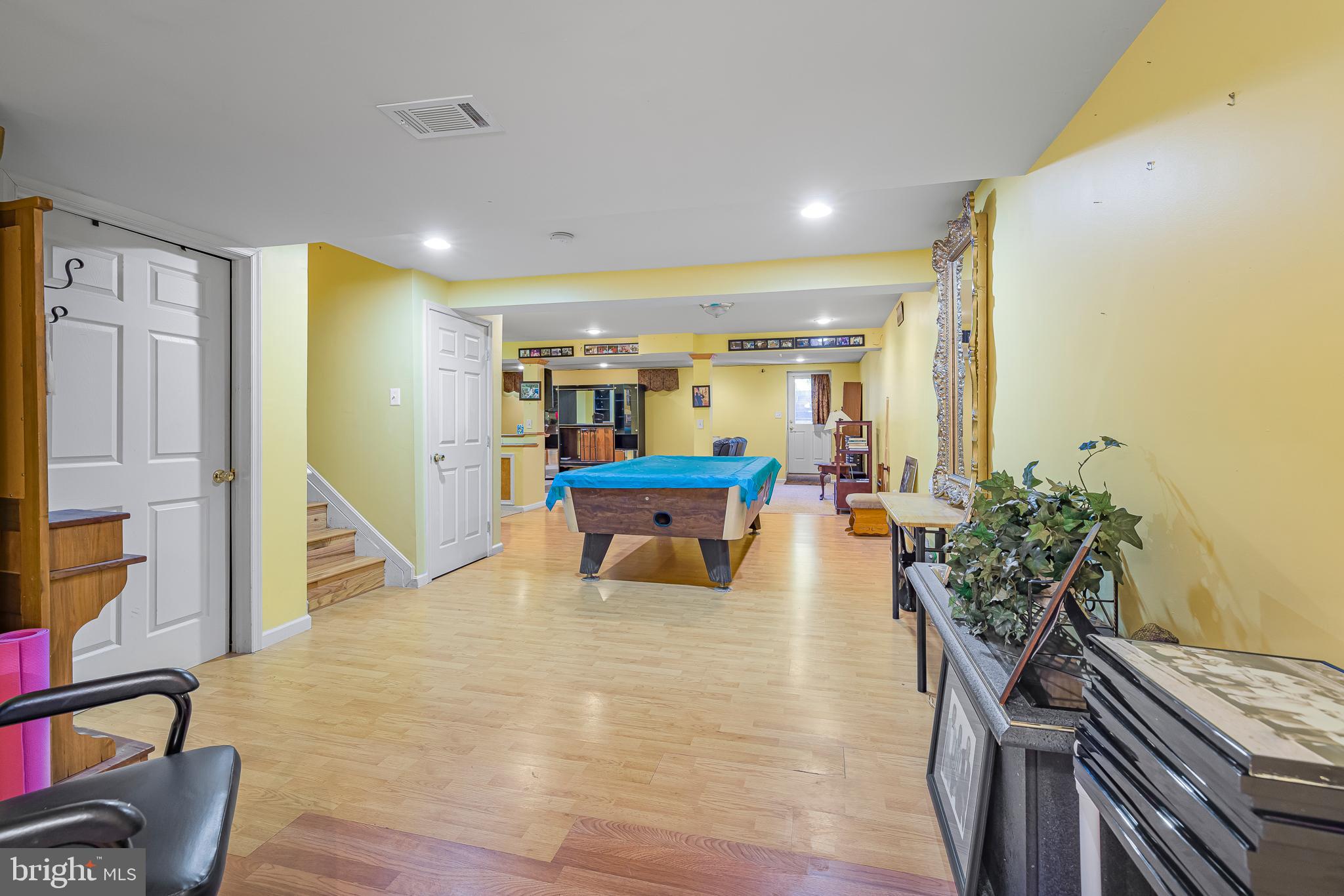433 Pierce Run Newark, DE 19702 - Photo 29 of 43 a living room with furniture and wooden floor