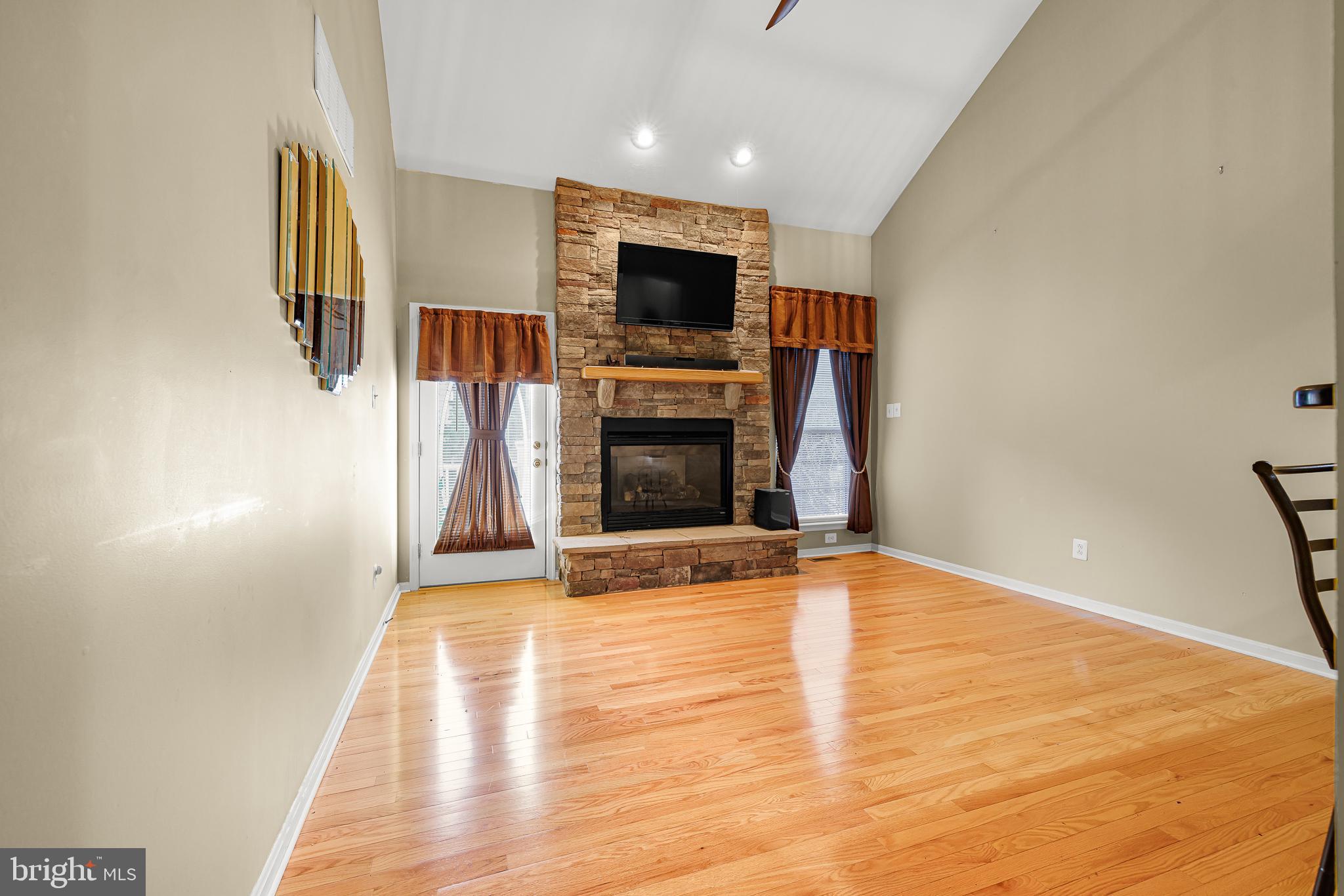 433 Pierce Run Newark, DE 19702 - Photo 3 of 43 a view of a livingroom with a flat screen tv and fireplace