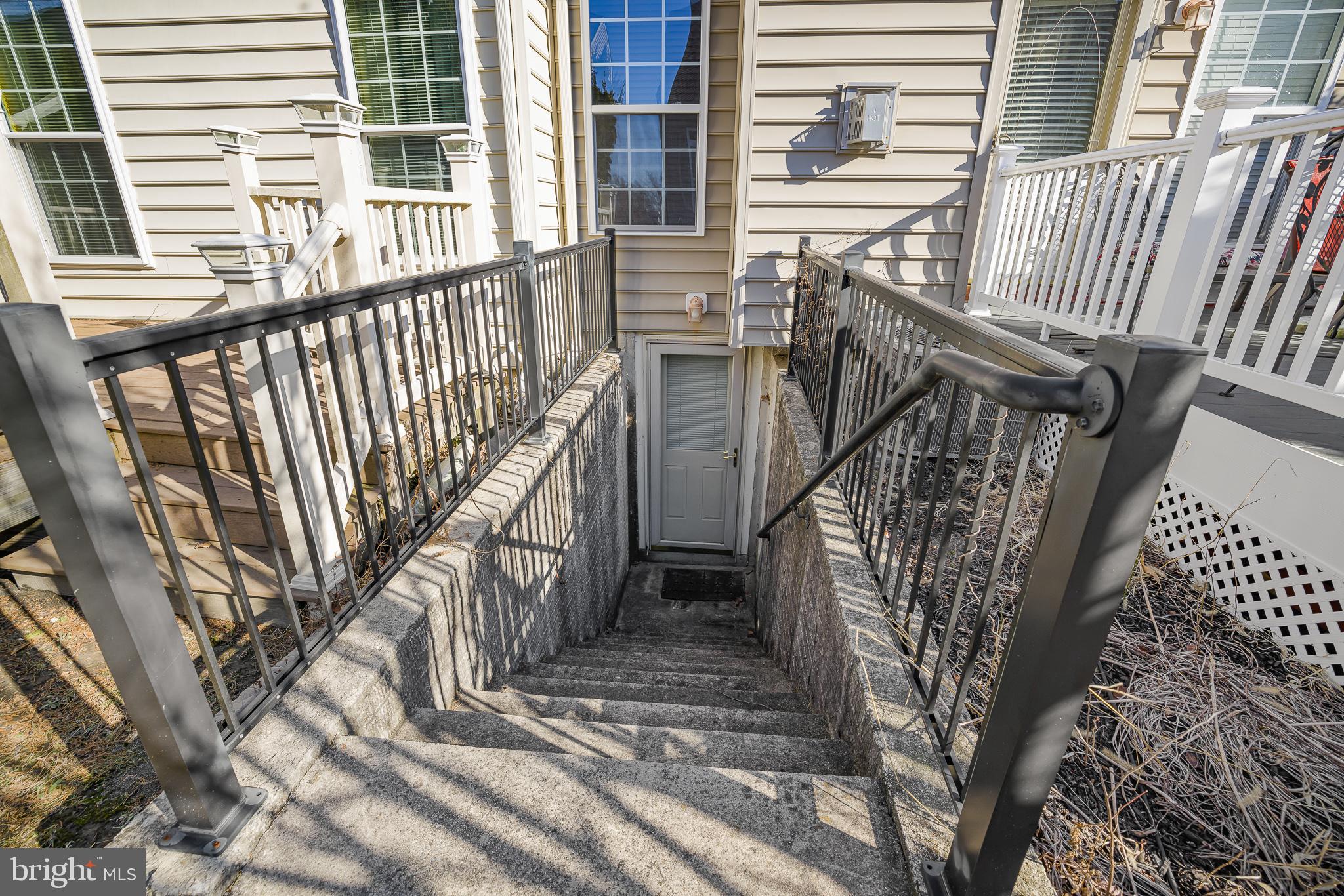 433 Pierce Run Newark, DE 19702 - Photo 40 of 43 a view of entryway with a front door