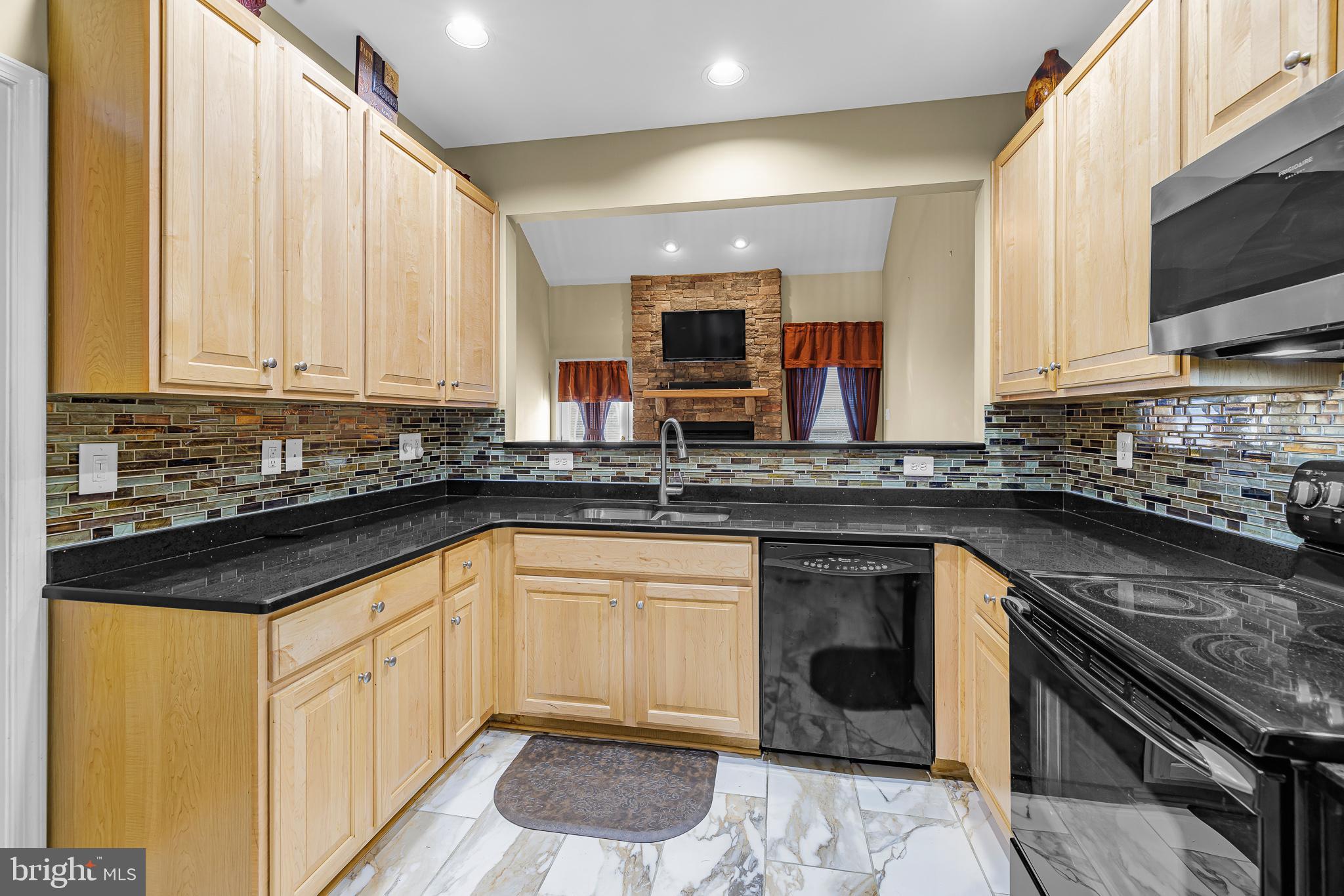433 Pierce Run Newark, DE 19702 - Photo 6 of 43 a kitchen with stainless steel appliances granite countertop a stove a sink and a microwave