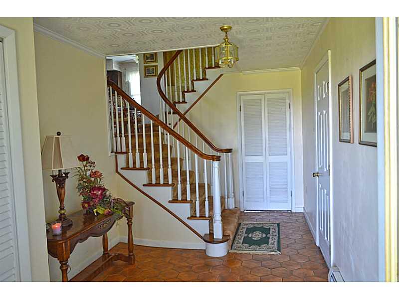 1548 Amity Ridge Road Washington, PA 15301 - Photo 3 of 20 Entry/Foyer.
