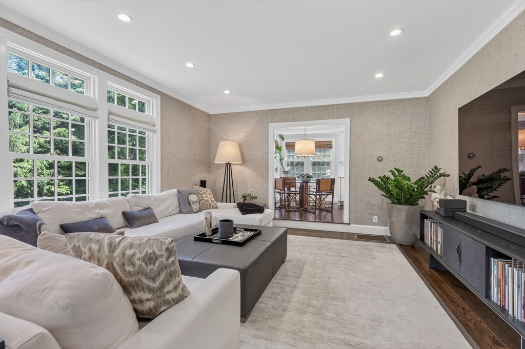29 Pembroke Road Weston, MA 02493 - Photo 5 of 20 Gallery Image 5