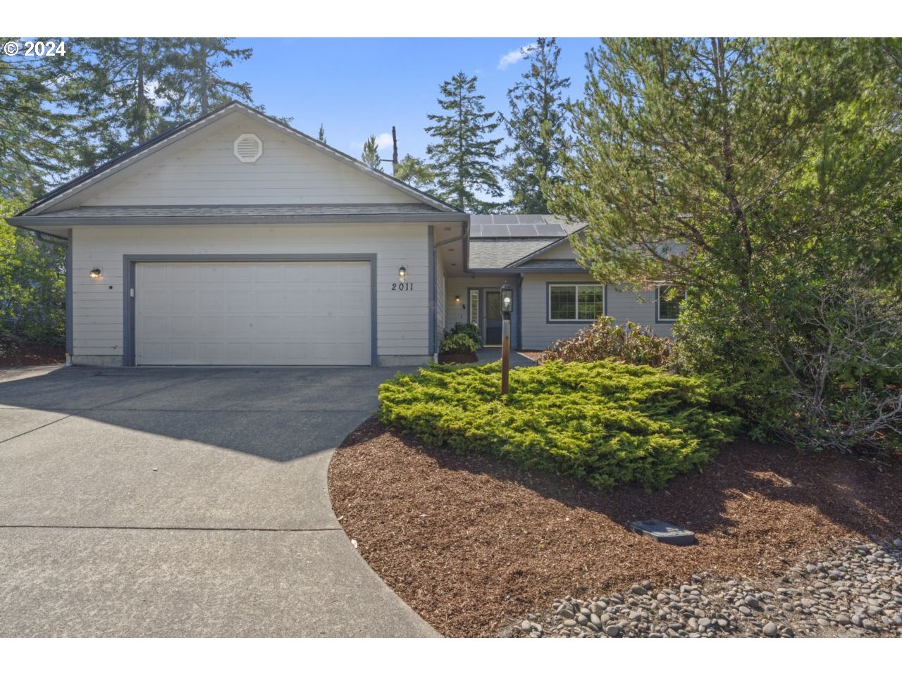 2011 Willow Loop Florence, OR 97439 - Photo 4 of 42 Gallery Image 4