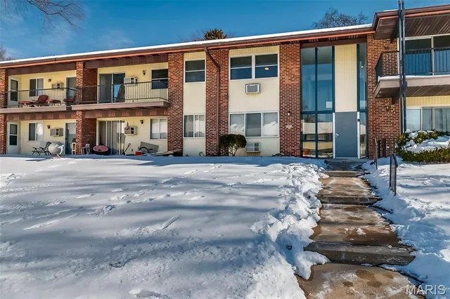$65,000 | 7604 Hazelcrest Drive, Unit E, Hazelwood, MO 63042