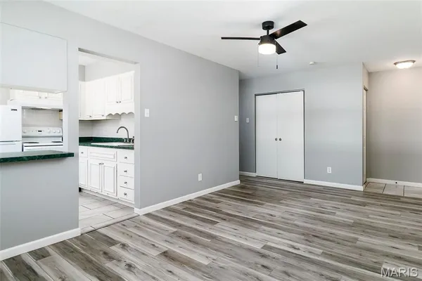 $62,000 | 7604 Hazelcrest Drive, Unit E, Hazelwood, MO 63042