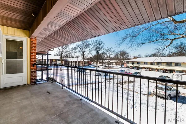 $62,000 | 7604 Hazelcrest Drive, Unit E, Hazelwood, MO 63042