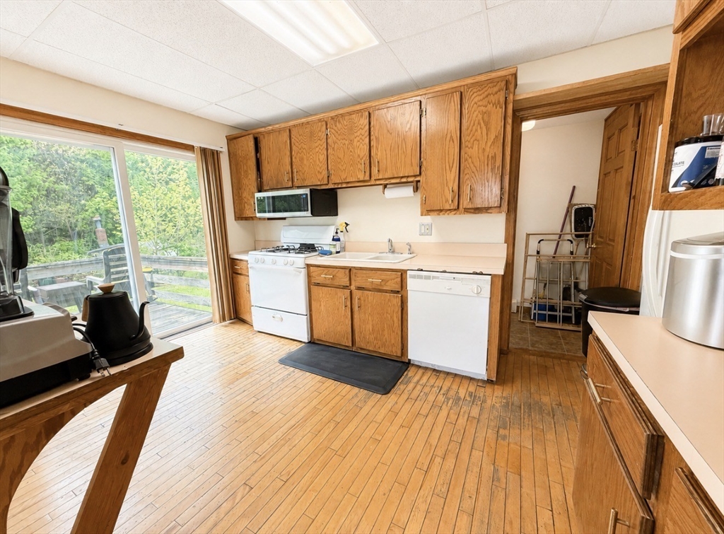 439 Newport Road Hull, MA 02045 - Photo 6 of 19