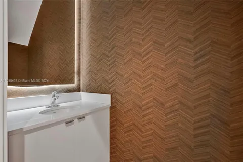 $975,000 | 1801 Northeast 13th Street, Unit 1819, Fort Lauderdale, FL 33304