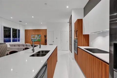 $975,000 | 1801 Northeast 13th Street, Unit 1819, Fort Lauderdale, FL 33304