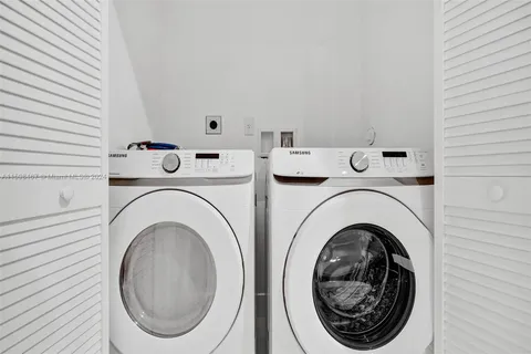 $975,000 | 1801 Northeast 13th Street, Unit 1819, Fort Lauderdale, FL 33304