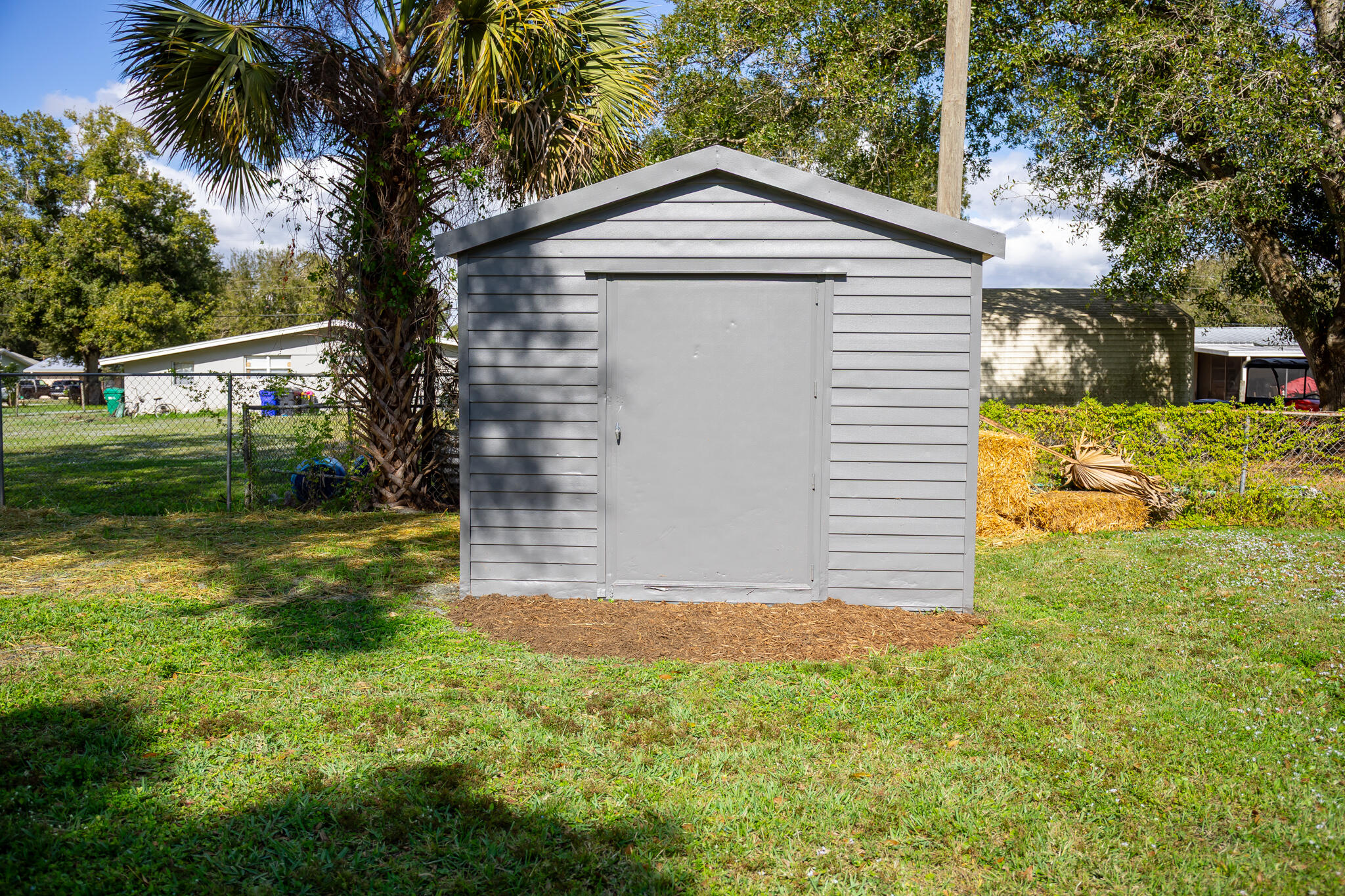 1008 Southwest 10th Street Okeechobee, FL 34974 - Photo 24 of 41 a front view of a house with garden