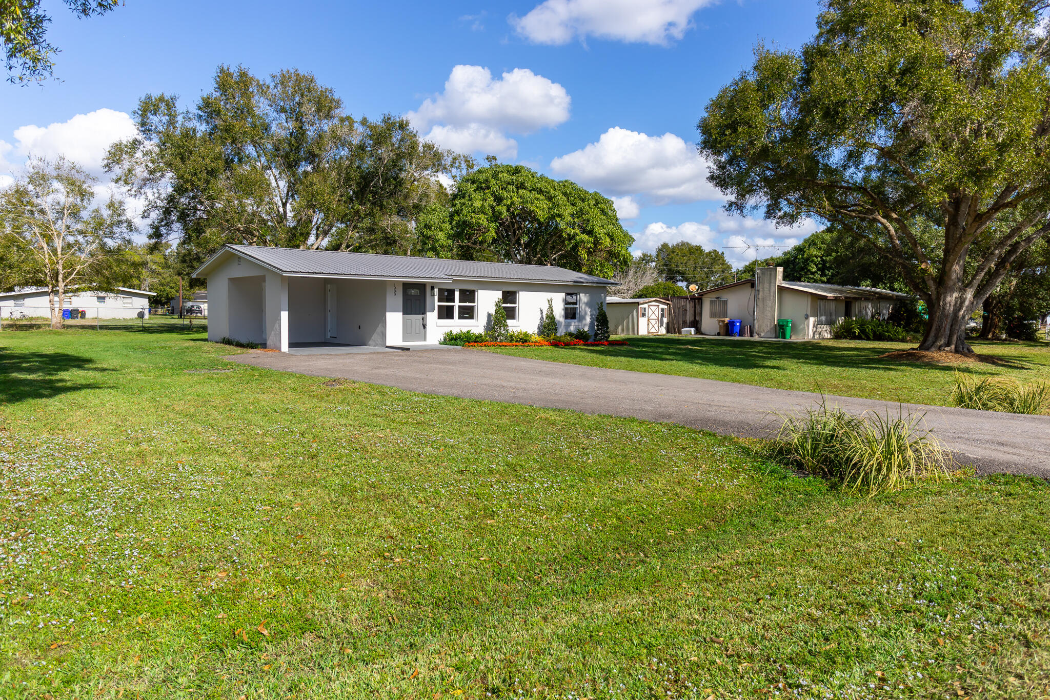 1008 Southwest 10th Street Okeechobee, FL 34974 - Photo 34 of 41 a front view of a house with garden