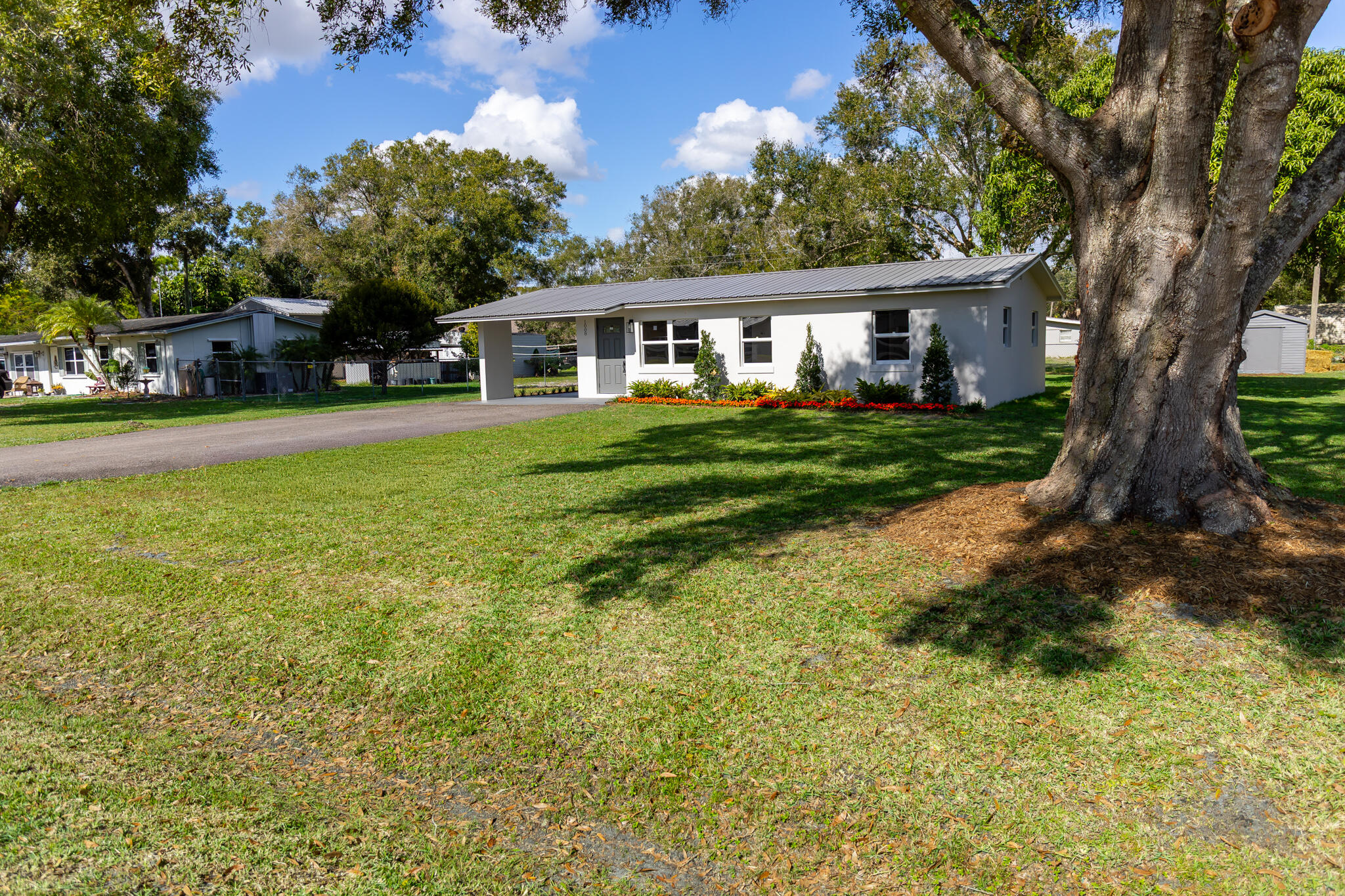 1008 Southwest 10th Street Okeechobee, FL 34974 - Photo 36 of 41 a front view of a house with a garden
