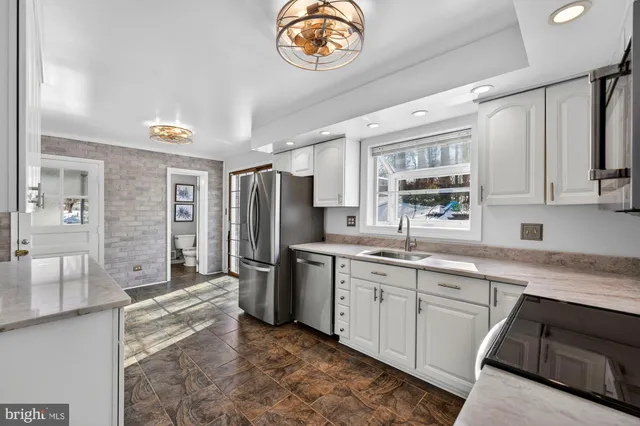 $799,900 | 8905 Side Saddle Road, Springfield, VA 22152