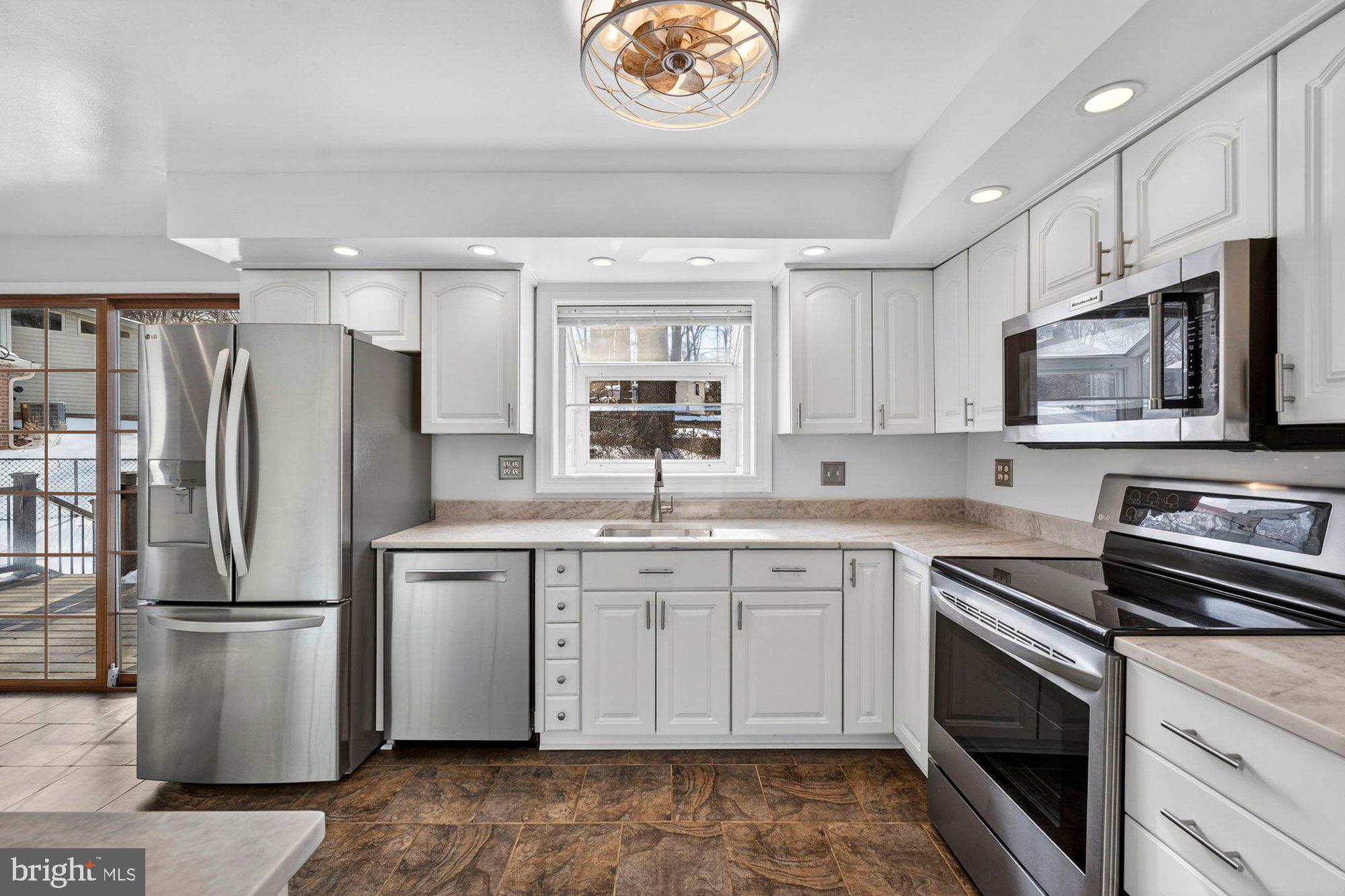 8905 Side Saddle Road Springfield, VA 22152 - Photo 3 of 68