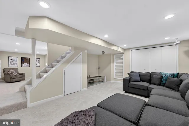 $799,900 | 8905 Side Saddle Road, Springfield, VA 22152