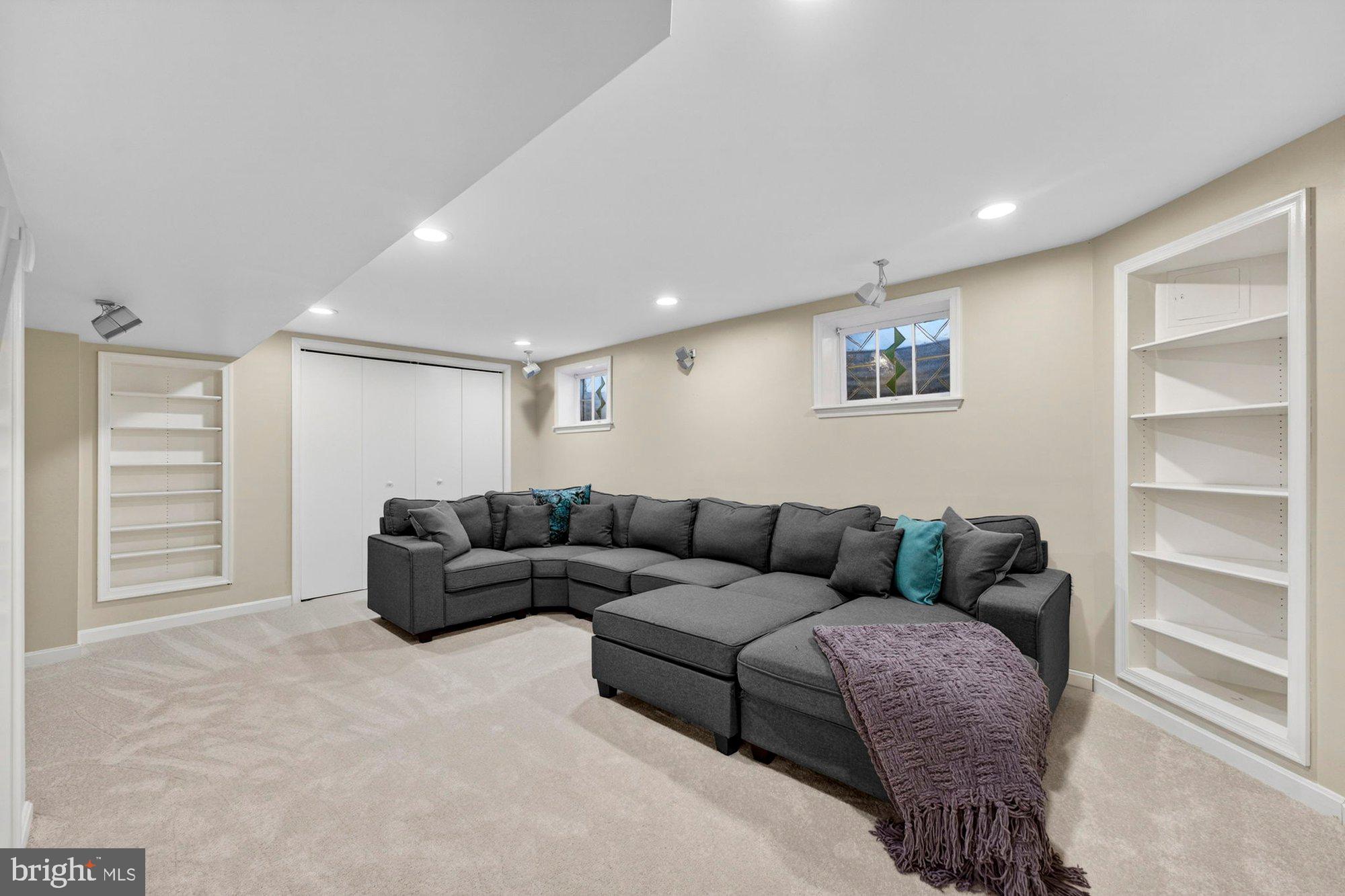 8905 Side Saddle Road Springfield, VA 22152 - Photo 4 of 68