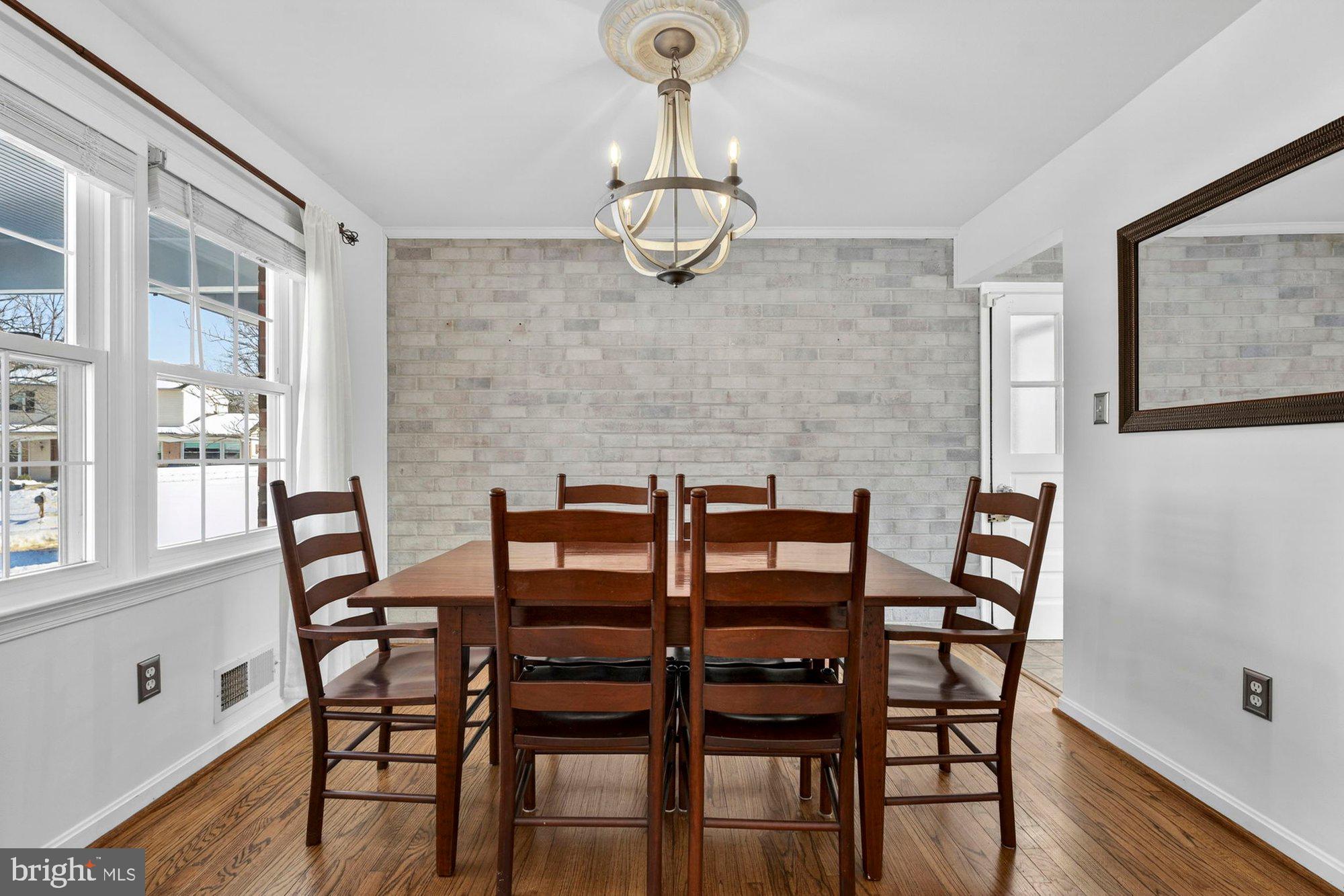 8905 Side Saddle Road Springfield, VA 22152 - Photo 5 of 68