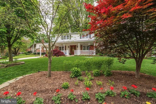 $799,900 | 8905 Side Saddle Road, Springfield, VA 22152