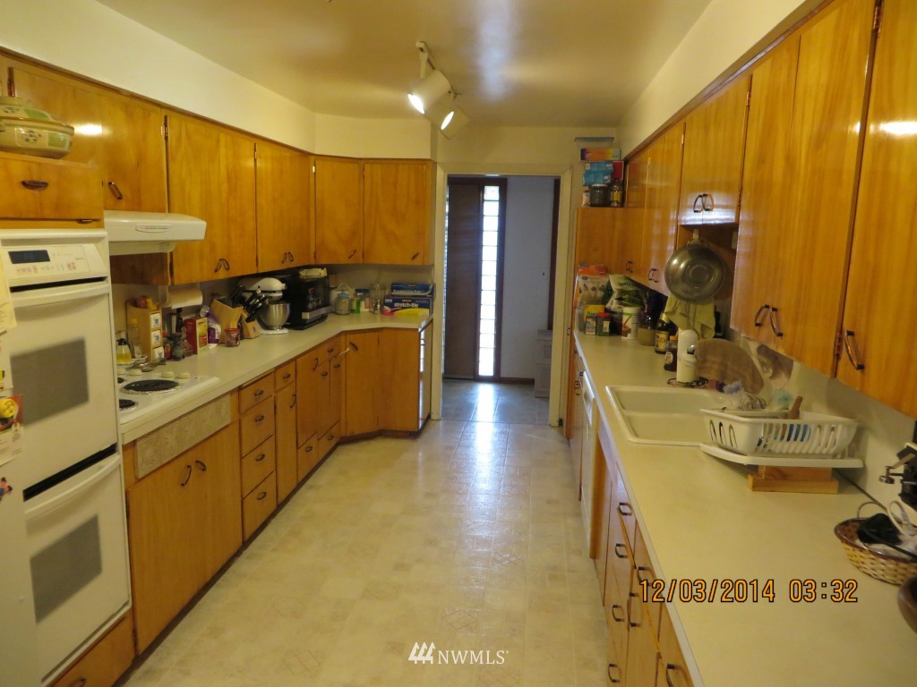 1158 Aberdeen Avenue Northeast Renton, WA 98056 - Photo 3 of 8