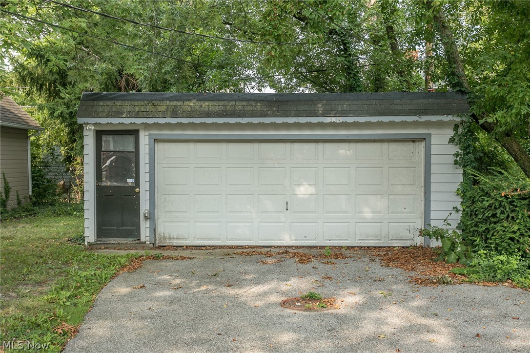 878 Clarence Road Cleveland Heights, OH 44121 - Photo 3 of 32