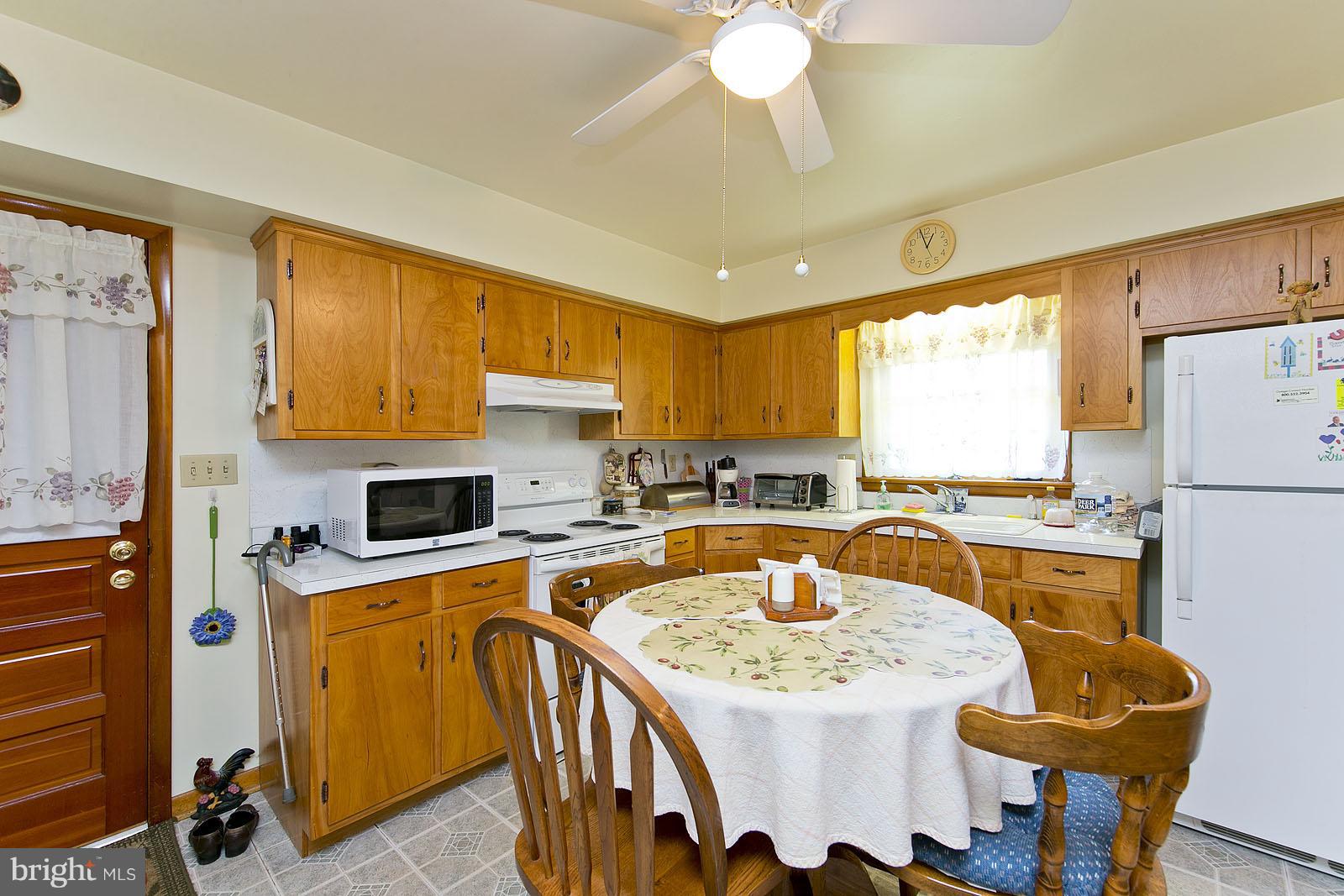 757 Redbud Road Winchester, VA 22603 - Photo 3 of 25 Kitchen
