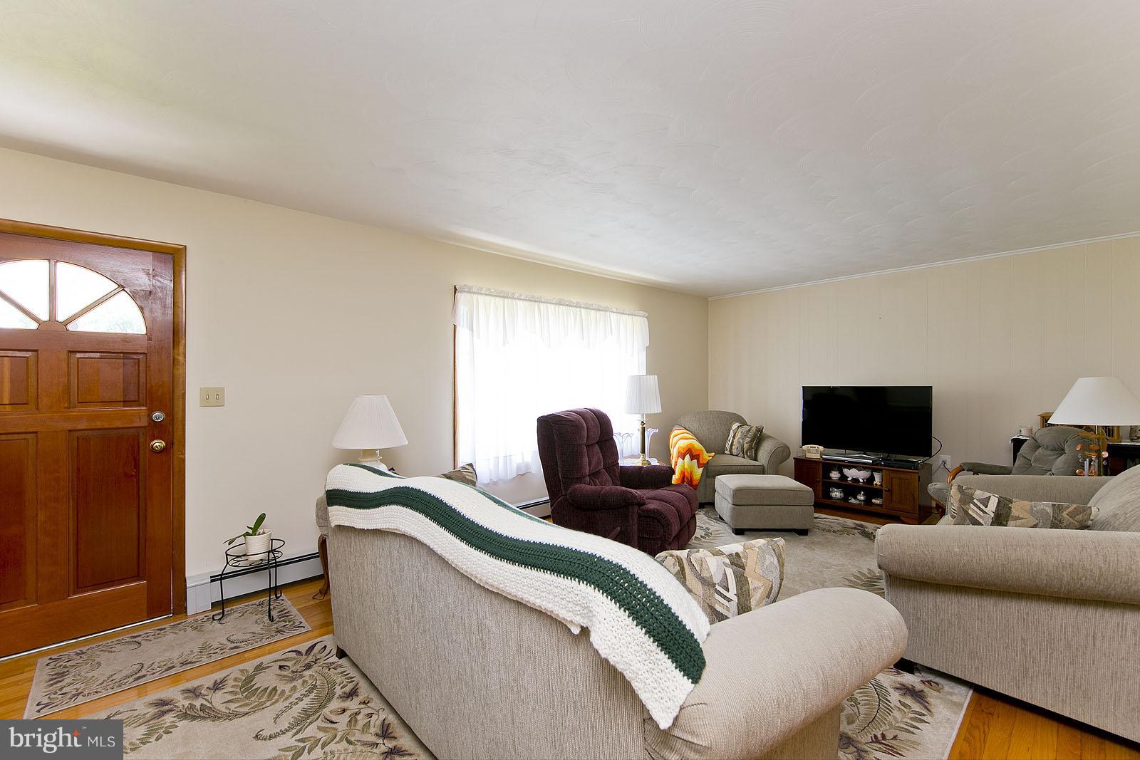 757 Redbud Road Winchester, VA 22603 - Photo 9 of 25 Living Room
