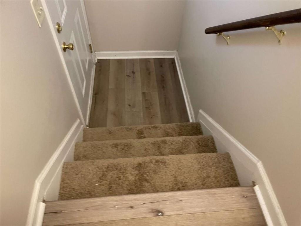 1514 Oakridge Court Decatur, GA 30033 - Photo 2 of 17 a view of entryway