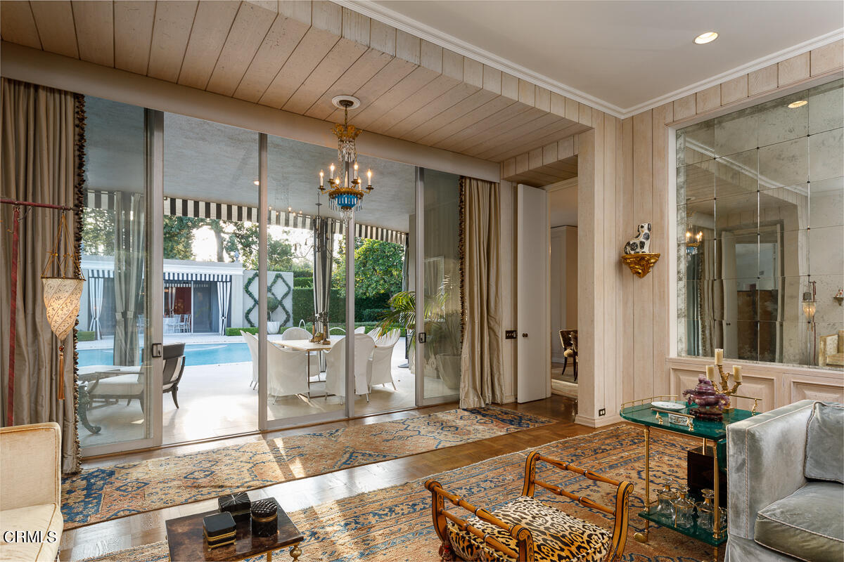 465 South San Rafael Avenue Pasadena, CA 91105 - Photo 11 of 75 a living room with furniture