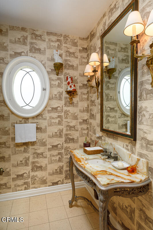 465 South San Rafael Avenue Pasadena, CA 91105 - Photo 20 of 75 a bathroom with a sink a toilet and a mirror